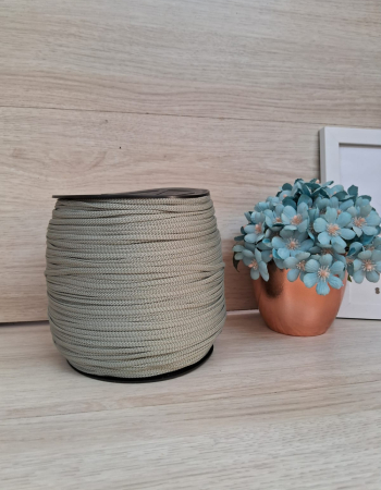 Fio de Poliéster Andiroba 4mm 500g imagem Fio de Poliéster Andiroba 4mm 500g